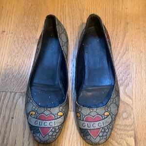 Gucci tattoo heart flats size 39